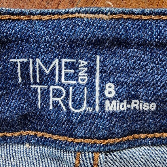 Time And Tru Mid-Rise Rolled Ripped Shorts Size 8 - Picture 5 of 11